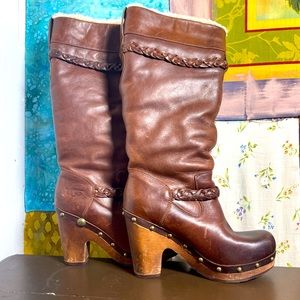 UGG 3209 SAVANNA Sz  6 S Brown Leather Sheepskin Studded Braided Tall Boots